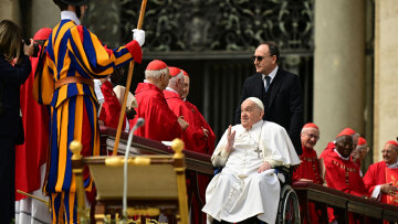 Ο πάπας Φραγκίσκος χαιρέτησε τους πιστούς στην πλατεία του Αγίου Πέτρου, για πρώτη φορά χωρίς να κάνει χρήση οξυγόνου