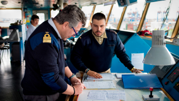 Μάνα δεν πάω στα καράβια: Γιατί τα ελληνόπουλα δεν επιλέγουν πλέον το ναυτικό επάγγελμα
