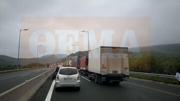 Εγκλωβισμένοι από τις 16:00 στην Εγνατία Οδό χιλιάδες οδηγοί μετά το δυστύχημα στα διόδια Πολυμύλου - Δείτε βίντεο και φωτογραφίες