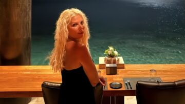 Ελένη Μενεγάκη: Οι φωτογραφίες από τις πασχαλινές της διακοπές στις Μαλδίβες - «Μια νύχτα με πανσέληνο», γράφει