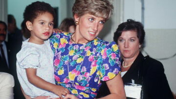 ‘Eνα από τα πιο εμβληματικά φορέματα της πριγκίπισσας Νταϊάνα βγαίνει σε πλειστηριασμό