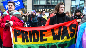 Το Ανώτατο Δικαστήριο της Βρετανίας αναγνωρίζει ως γυναίκες μόνο όσες ανήκουν στο βιολογικό φύλο