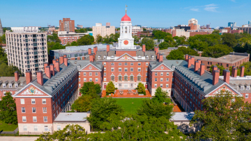 O Τραμπ θέλει να στερήσει από το Χάρβαρντ κάθε δημόσια χρηματοδότηση 