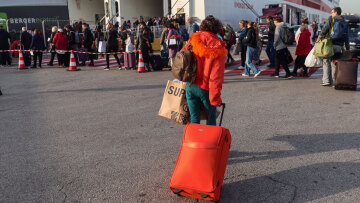 Έξοδος Πάσχα - Κίνηση τώρα στους δρόμους live: Καθυστερήσεις 30΄ στην Αττική οδό, γεμάτα τα πλοία και τα ΚΤΕΛ