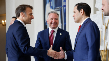 «Θετικές» οι επαφές στην πενταμερή ΗΠΑ-Ευρωπαίων για τον πόλεμο στην Ουκρανία - «Όλοι θέλουμε ειρήνη» είπε ο Μακρόν