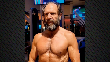 Ρέιφ Φάινς: «Φέτες» σε ηλικία 62 ετών - Δείτε φωτογραφίες του από το γυμναστήριο