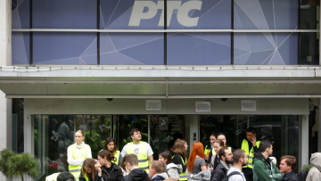 Αποκλεισμένη από τους φοιτητές παραμένει η δημόσια τηλεόραση στη Σερβία