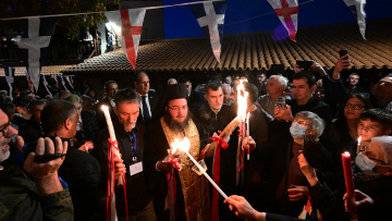 Στο Μετόχι του Πανάγιου Τάφου το Άγιο Φως, μεταφέρθηκε σε όλη την Ελλάδα - Δείτε βίντεο, φωτογραφίες