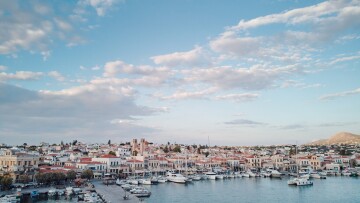 Αίγινα: Ένας πλήρης οδηγός εμπειριών για το νησί που έχει πάντα καλοκαίρι