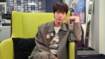 Ο Jin των BTS ανακοίνωσε την πρώτη του σόλο παγκόσμια περιοδεία