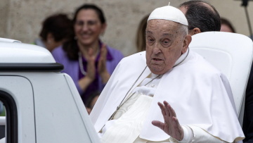 Εκπρόσωποι μεταναστών, άστεγων και φυλακισμένων στην κηδεία του Πάπα Φραγκίσκου