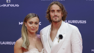 Τσιτσιπάς και Μπαντόσα στα «λευκά» και αγκαλιά στα αθλητικά βραβεία Laureus - Δείτε φωτογραφίες