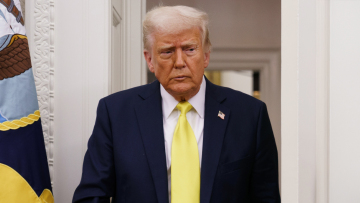 Νέες εξαιρέσεις στους δασμούς για τις αυτοκινητοβιομηχανίες εξετάζει ο Τραμπ