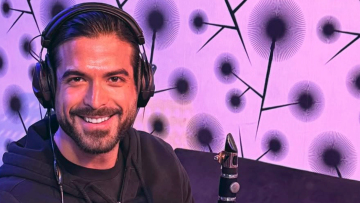 Άρης Μουγκοπέτρος: Ποιος είναι ο δεξιοτέχνης του κλαρίνου που ακρωτηριάστηκε από έκρηξη κροτίδας