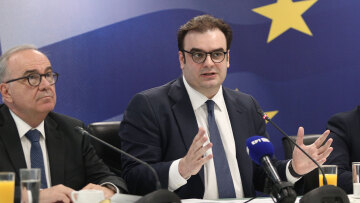  Πιερρακάκης: Πώς θα λαμβάνουν κάθε Νοέμβριο €250 οι συνταξιούχοι και έως €800 oι ενοικιαστές - Δείτε τα κριτήρια 