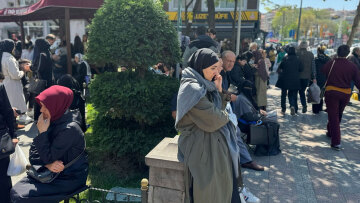 Συνεχείς δονήσεις στην Κωνσταντινούπολη μετά τα 6,2 Ρίχτερ - Στους δρόμους οι πολίτες, προειδοποίηση από τις Αρχές να μείνουν έξω από τα κτίρια