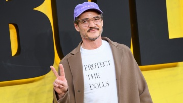 Η δημόσια στήριξη του Πέδρο Πασκάλ στις τρανς γυναίκες και η μπλούζα με το μήνυμα που έγινε viral