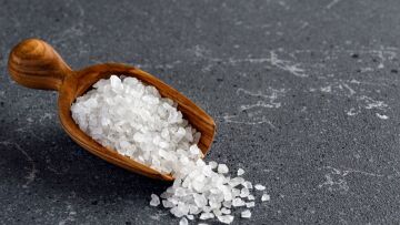 Μικροπλαστικά: Οι 7 πιο επικίνδυνες τροφές για την υγεία μας