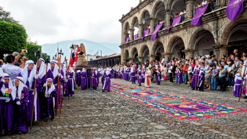Αντίγκουα: Οι λιτανείες και τα πολύχρωμα χαλιά της Semana Santa -Mια μοναδική πολιτιστική εμπειρία 