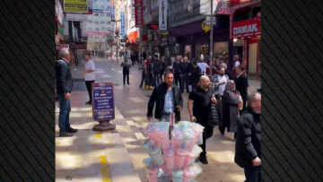 Βίντεο: Οι πρώτες στιγμές μετά τον σεισμό στην Τουρκία -  Άνθρωποι τρέχουν πανικόβλητοι