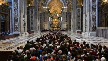 Πάνω από 20.000 πιστοί στο Βατικανό για τον Πάπα - Κάλυψη από 2.000 δημοσιογράφους – Δείτε live εικόνα