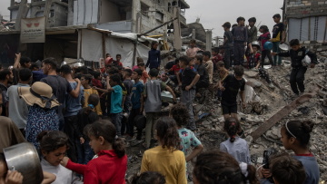 Εννέα φορτηγά με ανθρωπιστική βοήθεια εισήλθαν στον παλαιστινιακό θύλακα - «Σταγόνα στον ωκεανό», λέει ο ΟΗΕ