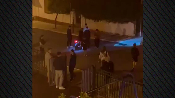 Αδιανόητο περιστατικό στον Πόρο: Παρέα νεαρών πετάει βαρελότα σε 85χρονη - «Δεν είναι η πρώτη φορά», καταγγέλλει ο γιος της