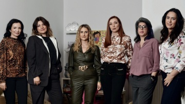 Έξι μητέρες με νευροδιαφορετικά παιδιά: «Μας έκλειναν ραντεβού έναν χρόνο μετά, να δουν τα δόντια της κόρης μας με νάρκωση»