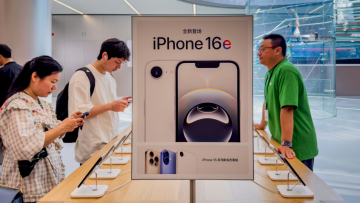 Η Apple σχεδιάζει να μεταφέρει την παραγωγή όλων των iPhone από την Κίνα στην Ινδία