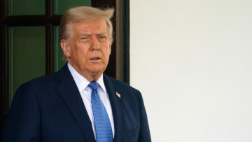 Τραμπ για την Ουκρανία: Δεν επηρεάζει άμεσα τις ζωές των Αμερικανών, αλλά θα μπορούσε να καταλήξει σε Γ' Παγκόσμιο Πόλεμο