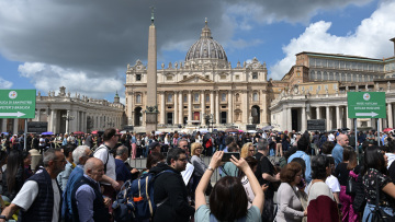 Το χρονοδιάγραμμα για το ύστατο χαίρε στον πάπα Φραγκίσκο: Οι ηγέτες που θα δώσουν το παρών, η πομπή και μέτρα ασφαλείας