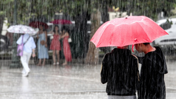 Έρχεται κακοκαιρία από την Τρίτη με καταιγίδες και στην Αττική, η πρόβλεψη Αρναούτογλου - Βροχές με ζέστη και 20άρια σήμερα σε όλη τη χώρα 