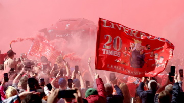 Λίβερπουλ: Το Άνφιλντ σε παροξυσμό - Χιλιάδες φίλαθλοι γιορτάζουν δύο ώρες πριν το ματς τίτλου με την Τότεναμ - Βίντεο