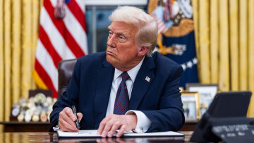 Δημοσκόπηση CNN: Η αποδοχή του Τραμπ τις πρώτες 100 ημέρες της δεύτερης θητείας του είναι η χαμηλότερη των τελευταίων 70 χρόνων στις ΗΠΑ