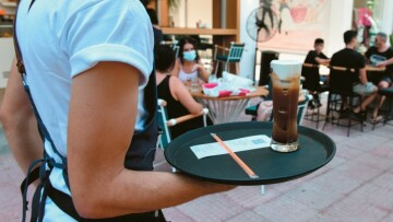 Λείπουν 80.000 εργαζόμενοι στον τουρισμό 