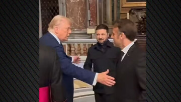 Ντόναλντ Τραμπ - Εμανουέλ Μακρόν: Ειδικός διάβασε τα χείλη του προέδρου των ΗΠΑ από τον διάλογο στη Βασιλική του Αγίου Πέτρου