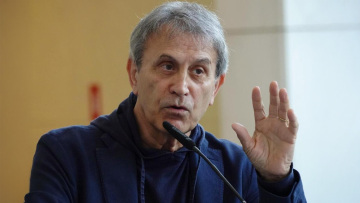 Γιώργος Νταλάρας: Ήμουν πάντα φανατικός του ρεμπέτικου τραγουδιού αλλά εναντίον του ρεμπέτικου τρόπου ζωής