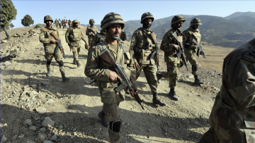 Πακιστάν: Προετοιμαζόμαστε για επικείμενη εισβολή από την Ινδία, λέει ο υπουργός Άμυνας