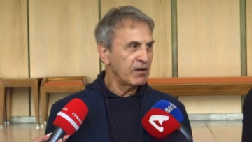 Γιώργος Νταλάρας: Με τη σύζυγό μου τσακωνόμαστε, γιατί δεν έχω πολλούς φίλους, είμαι λίγο περίεργος