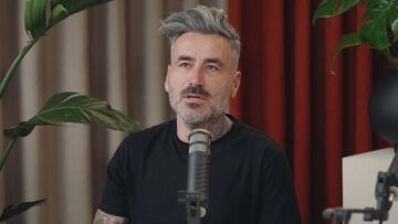 Ο Γιώργος Μαυρίδης θυμάται τη δύσκολη παιδική του ηλικία: Ήμουν κλειδωμένος σ' ένα δωμάτιο κι ο πατέρας μου προσπαθούσε να αυτοκτονήσει