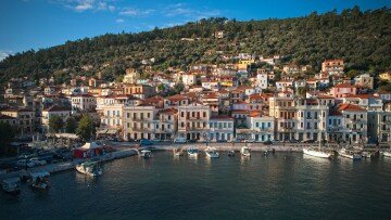 Γύθειο: Ένας πλήρης ταξιδιωτικός οδηγός για την κωμόπολη που μοιάζει με κυκλαδίτικο νησί