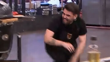 MasterChef: Η επική τούμπα του Λουκά μέσα στην κουζίνα του τηλεοπτικού διαγωνσιμού μαγειρικής - Δείτε το βίντεο