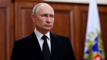 Ρωσία για δηλώσεις Μακρόν-Μερτς: Χάσιμο χρόνου αν νομίζουν ότι θα φοβηθούμε με τις κυρώσεις