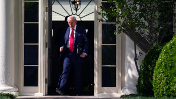 «Κυβερνώ τις ΗΠΑ και τον πλανήτη» δήλωσε ο Τραμπ στο Atlantic - Τι είπε για το ενδεχόμενο τρίτης θητείας