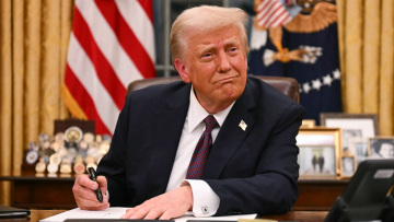 100 μέρες... τρέλας: Τα πρώτα θύματα της νέας διακυβέρνησης του Ντόναλντ Τραμπ