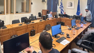 Στη Βουλή η δικογραφία για τα Τέμπη - Σε ειδική αίθουσα θα μπορούν να τη διαβάσουν οι βουλευτές