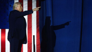 Economist: Οι ΗΠΑ μπορεί να απέχουν λίγες εβδομάδες από ένα ισχυρό οικονομικό σοκ