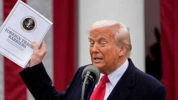 Οι ΗΠΑ προσέγγισαν την Κίνα για συνομιλίες για τους δασμούς, λέει το Reuters