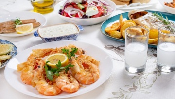 Επτά ψαροταβέρνες από την Πάτρα έως τον Ισθμό που αξίζουν τη στάση