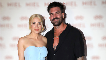 Ιωάννα Τούνη και Δημήτρης Αλεξάνδρου μοίρασαν την Πρωτομαγιά στη μέση για να την περάσουν με τον γιο τους, Πάρη